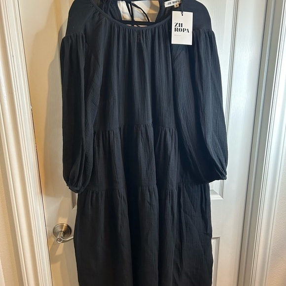 Zii Ropa Dresses & Skirts - 🖤”Zii Ropa” Nella Flowy Black Maxi Dress w/ 3/4 Sleeves and Tie-Back Size M 🖤
